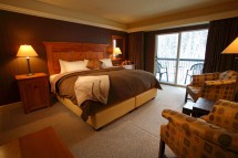 Deer Lodge, bed, Lake Louise