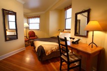 Deer Lodge, bed, Lake Louise