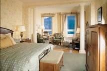 Fairmont Chateau, bed, Lake Louise