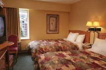 Hotel & Condo Crystal Lodge, bed, Whistler
