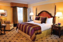 Hotel Fairmont bed, Vancouver, Canada