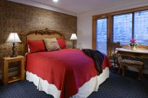 Mountain Chalet int, bed, Aspen