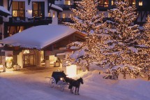 Hotel The Lodge at Vail entrance, Vail