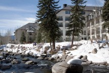 Hotel Vail Cascade Resort ext river, Vail