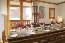Chalet Joly Dining table