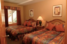 Condo Lizard Creek Lodge, bed, Fernie