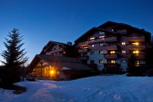 Residence Les Fermes de Meribel ext night, Meribel
