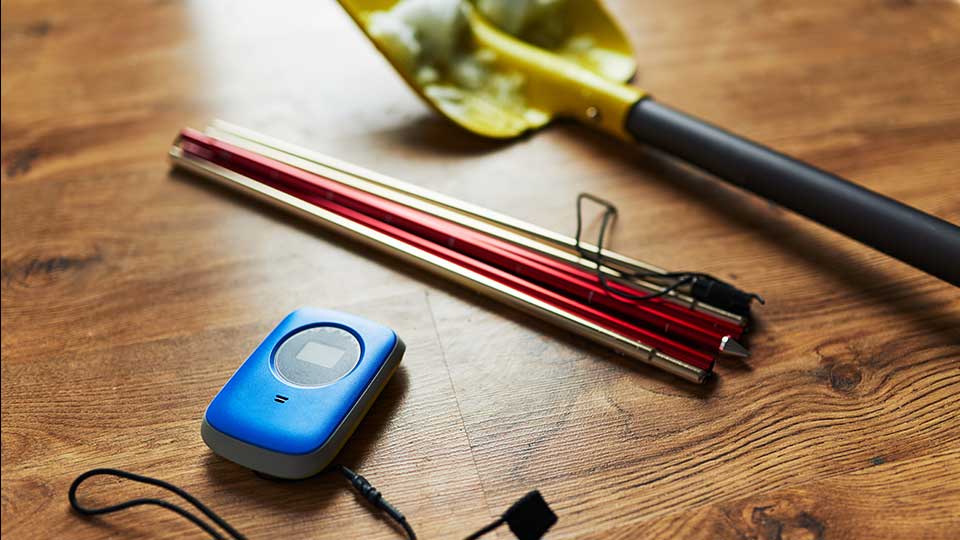 Avalanche transceiver, shovel and probe