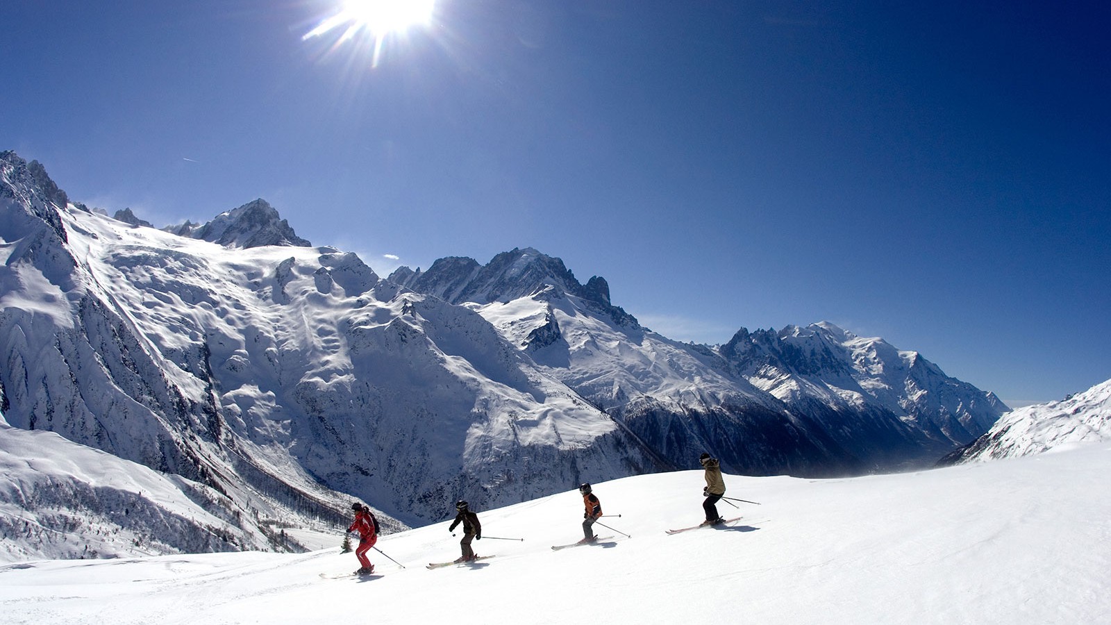 chamonix ski tourist