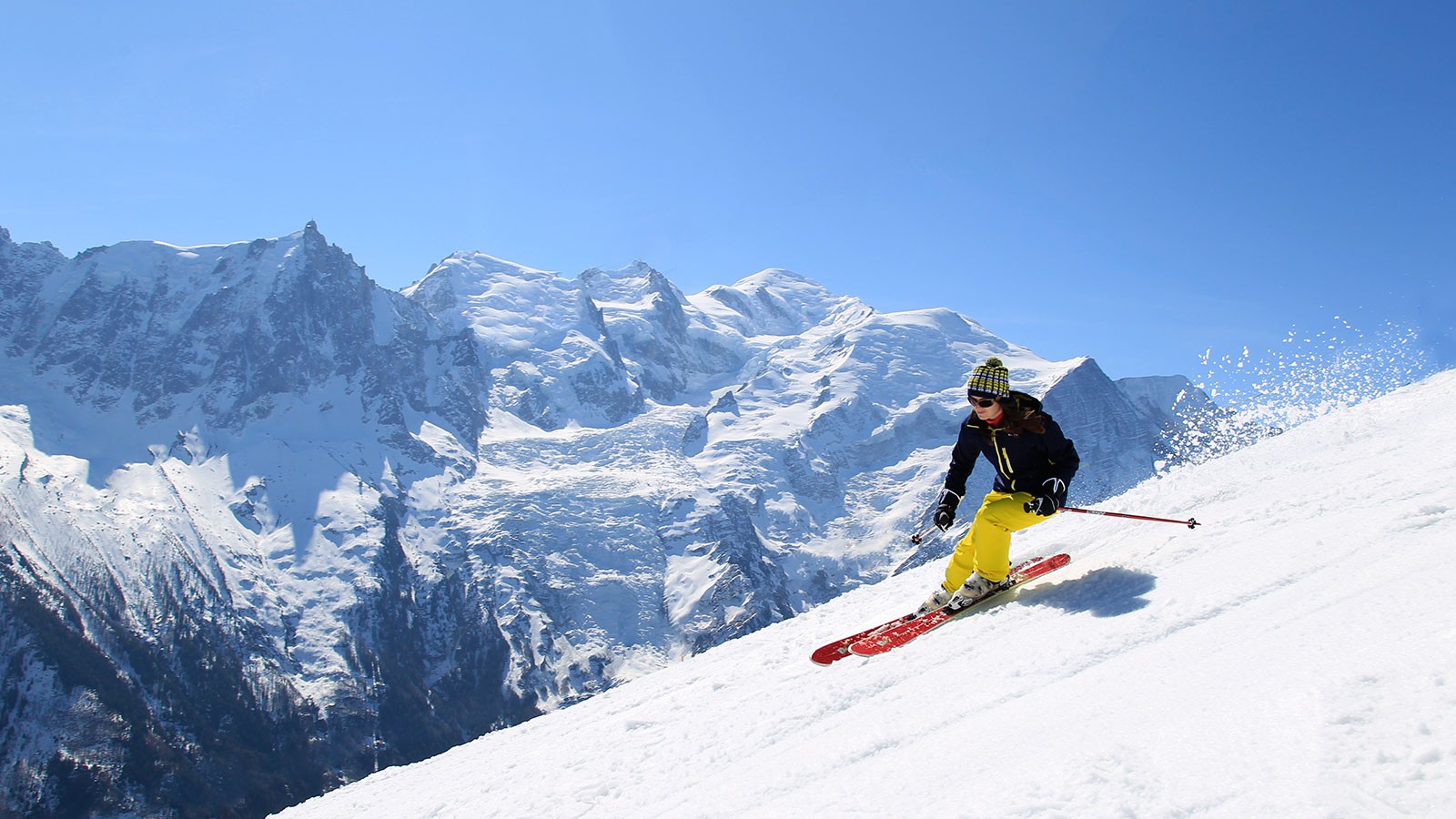 chamonix ski tourist