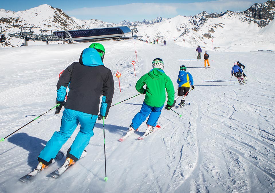 Group Ski Holidays 2025 & 2025 Group Ski Deals Skiworld