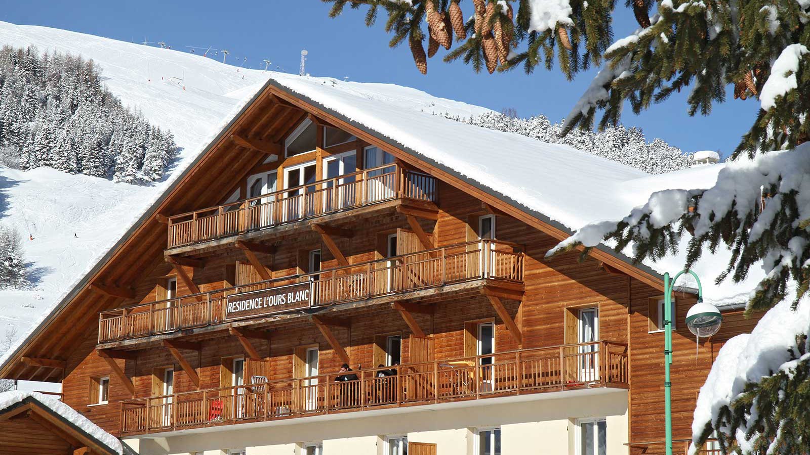 L'Ours Blanc Apartments Les Deux Alpes France Skiworld