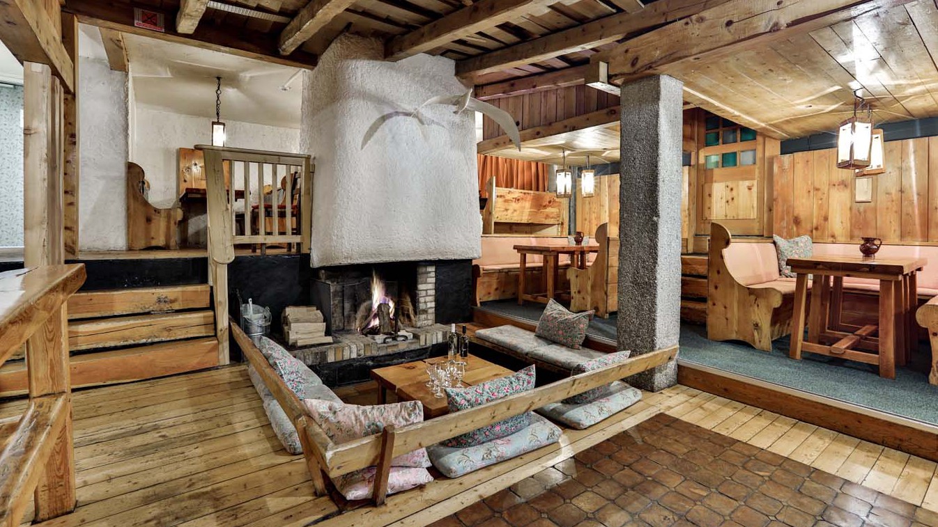 Living and Dining Area, Chalet Lores, Val d'Isere, France Living and Dining Area, Chalet Lores, Val d'Isere, France